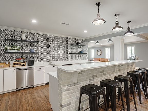 Resident Lounge & Entertainment Area