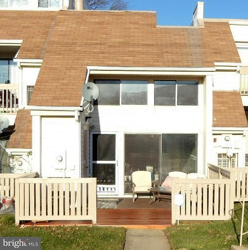 1st image of 1053 Warwick Ct