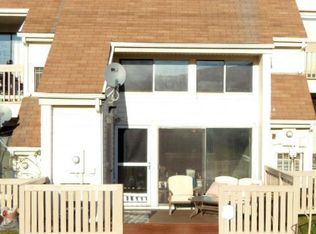 1053 Warwick Ct, Sterling, VA 20164