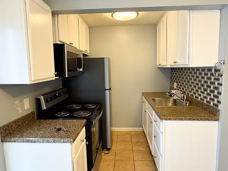 2705 Laclede Station Rd #A — Photo 12