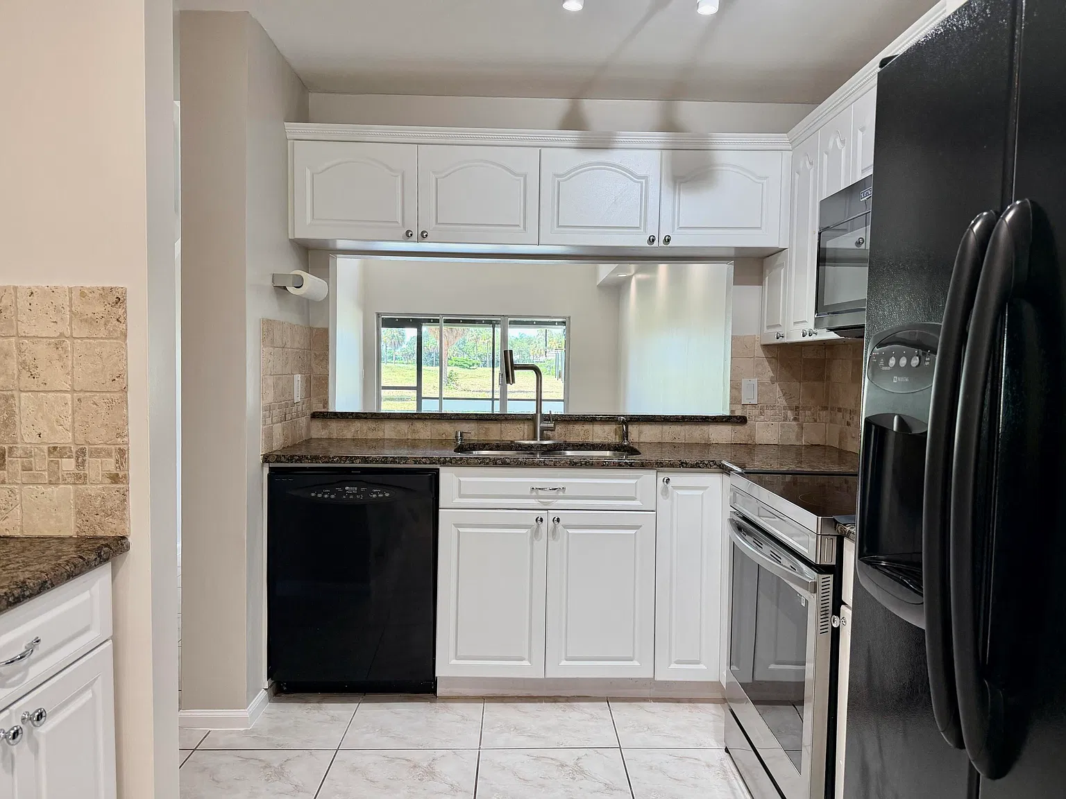 4 bed, 2.5 bath, 1554 sqft, $3,500 — Photo 3