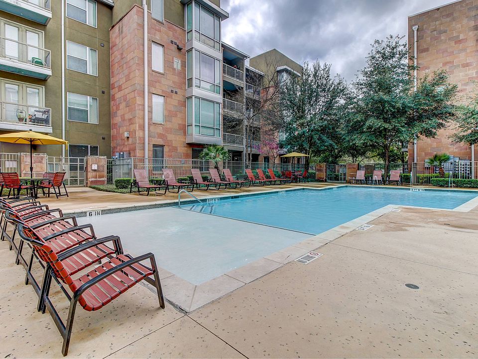 Refreshing pool with pool side seating
