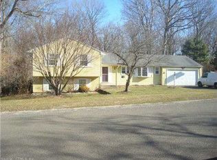 32 Horseshoe Rd, Guilford, CT 06437