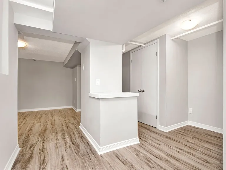 338 Somerset St E — Photo 18