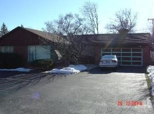 1733 Dundee Rd, Northbrook, IL 60062