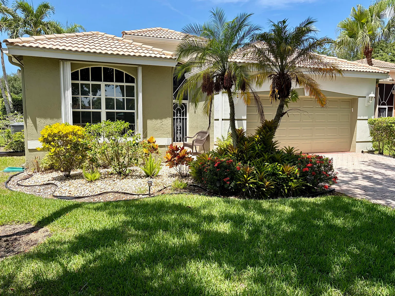 3 bed, 2.5 bath, 1852 sqft, $3,300 — Photo 2