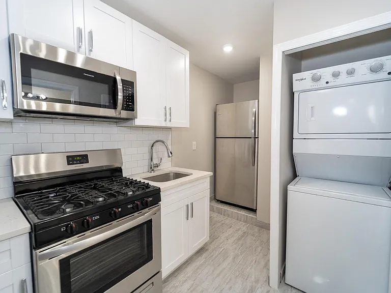 420 Saint Pauls Ave #1R — Photo 1