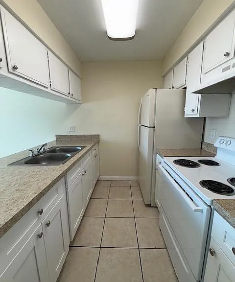 1580 South St — Photo 2