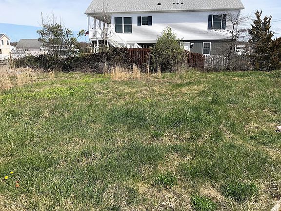 4th image of 111 E Dory Dr