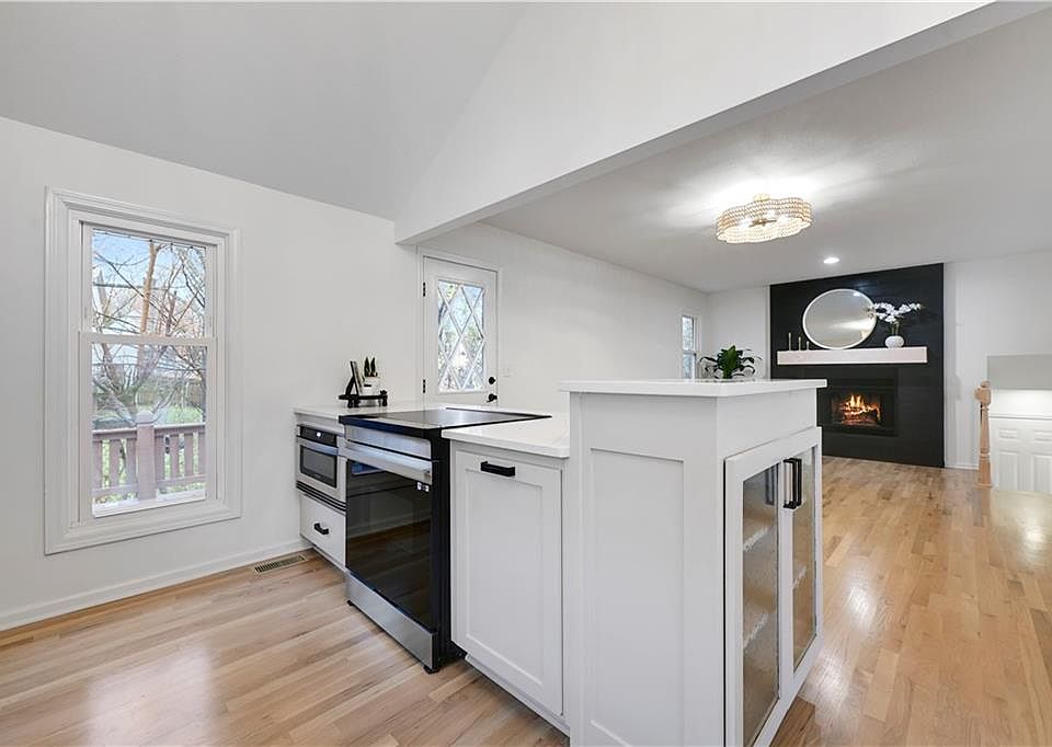 9318 Greenway Ln, Lenexa, KS 66215 | Zillow