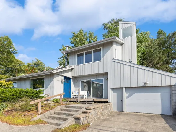 3107 Lake Shore Dr, Long Beach, IN 46360