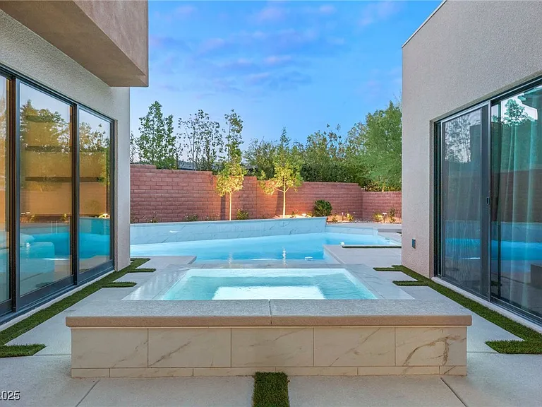 19 Garden Rain Dr — Photo 37