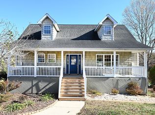 518 30th Avenue Cir NE, Hickory, NC 28601