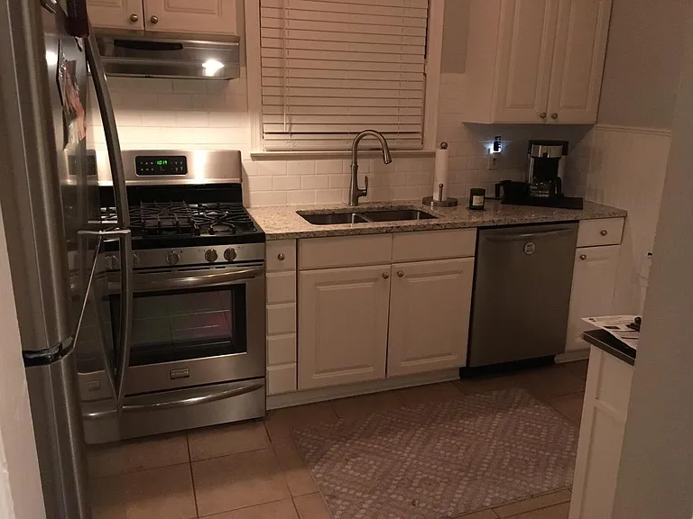 736 S Graham St — Photo 14