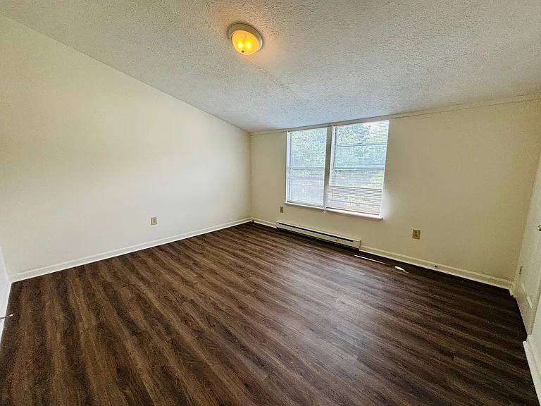 355 Wakeman Ct NE — Photo 2