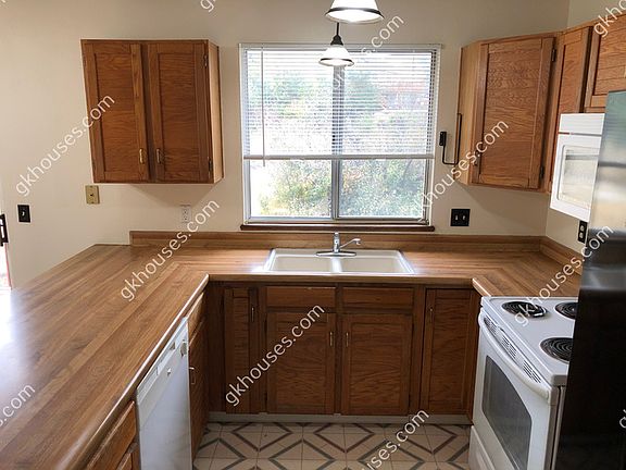 3rd image of 389 Eisenhower Dr #389