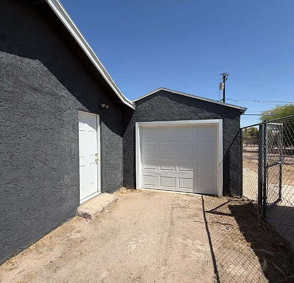 352 W Roosevelt Ave — Photo 3