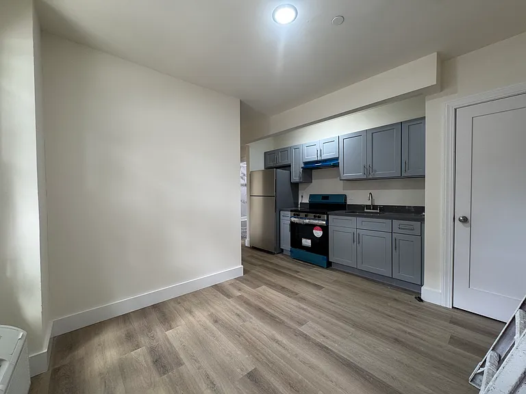 3030 Colden Ave #1A — Photo 2