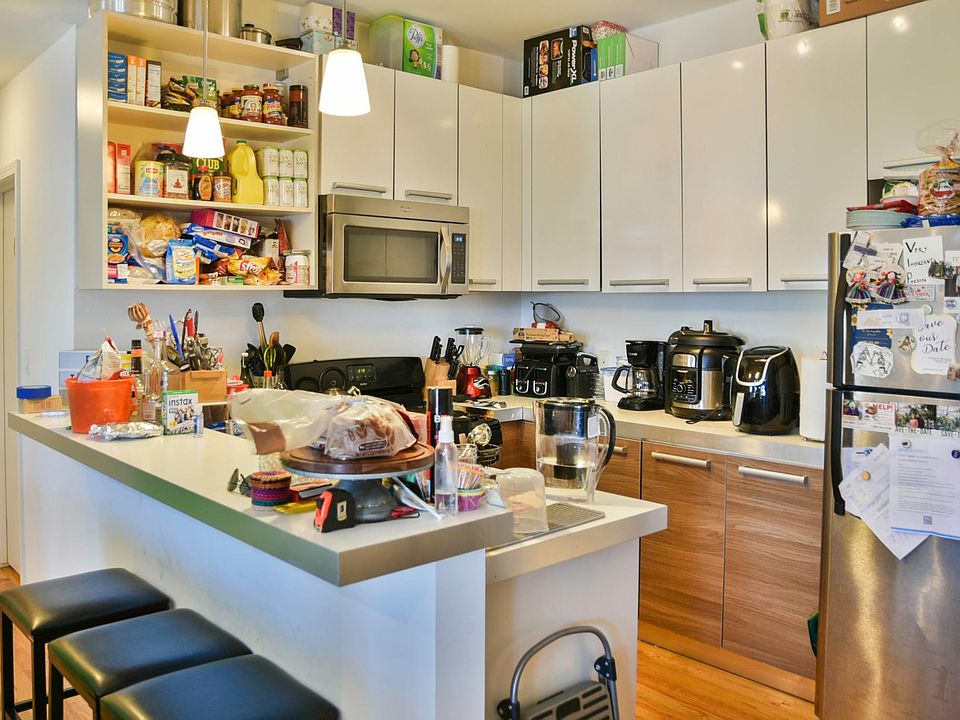1st image of 1214 W Foster Ave #3E
