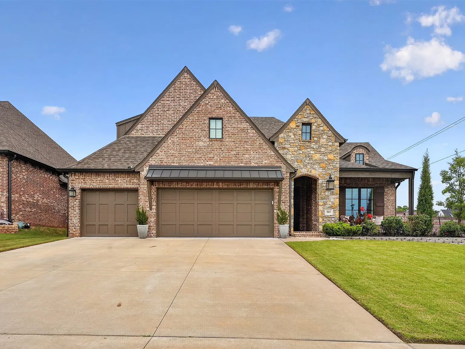 4 bed, 3.5 bath, 3102 sqft, $5,000 — Photo 2