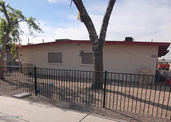 2 bed, 770 sqft, $949 — Photo 1
