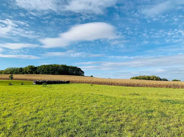 L4 Old Stage Rd, Stoughton, WI 53589