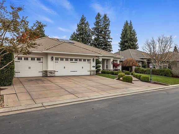 5th image of 2067 Robin Hood Ln