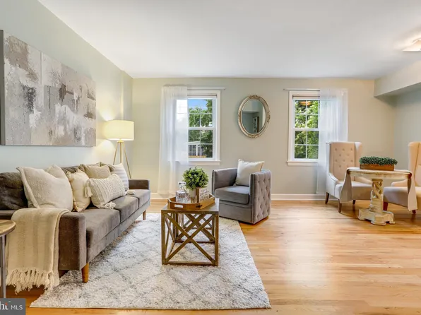 702 S Fayette St APT 11, Alexandria, VA 22314