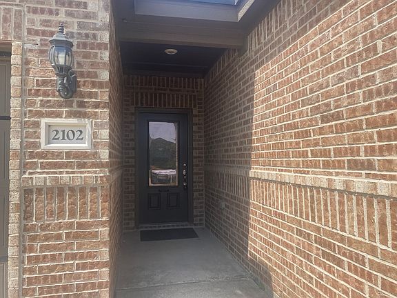 Entry with covered entry way