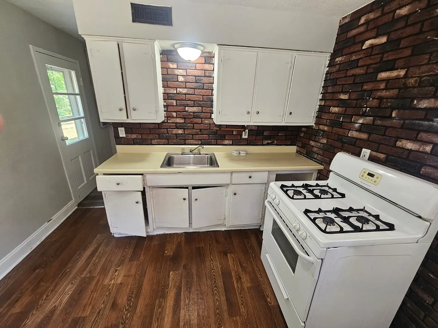 2 bed, 896 sqft, $1,195 — Photo 3
