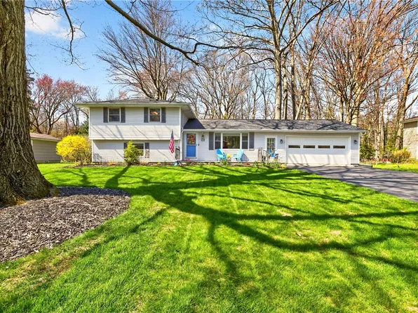 436 Brookwood Dr, Webster, NY 14580