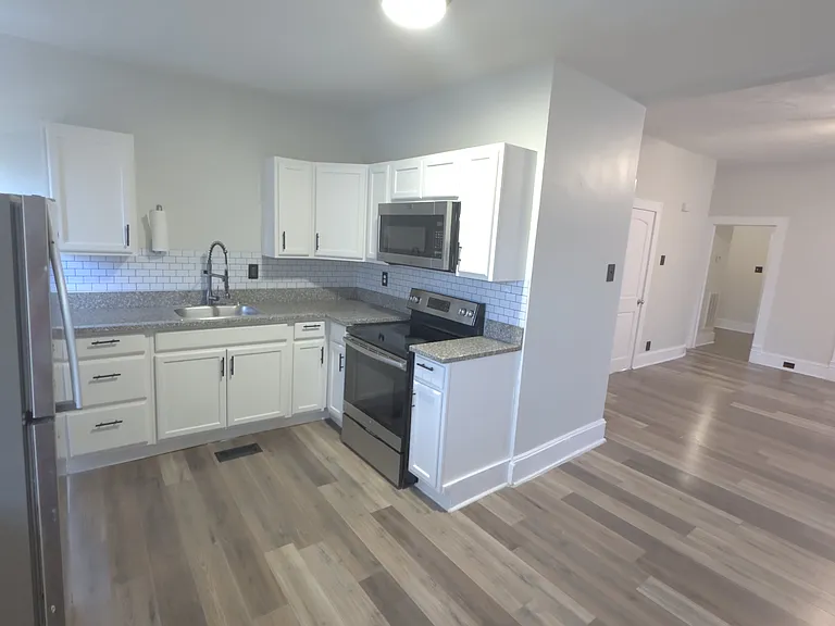 127 Poplar Ave #1 — Photo 8