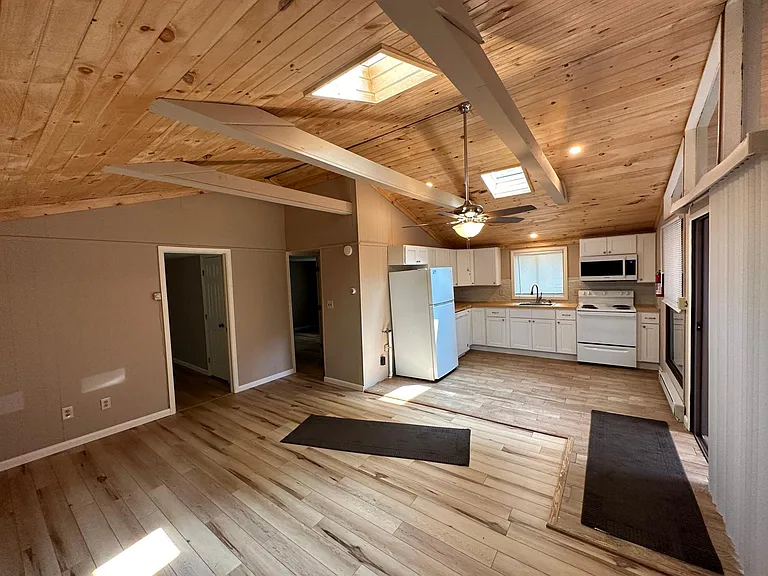 1146 Chickadee Dr — Photo 12