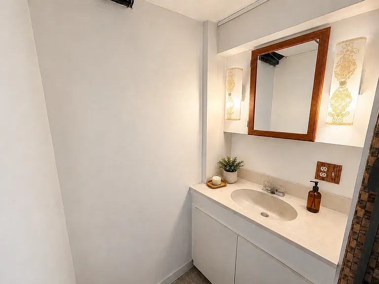 5725 N Wall St — Photo 8
