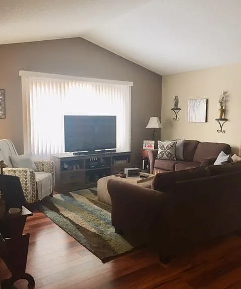 1031 Prairie View Dr SW — Photo 2