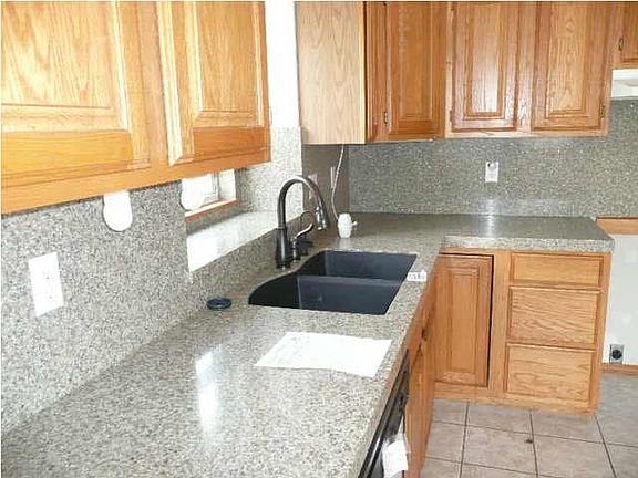 4th image of 702 Lakepoint Dr #Hud181182091
