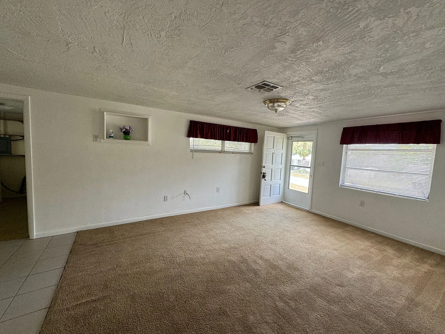 Two bedroom one bathroom home — Photo 2