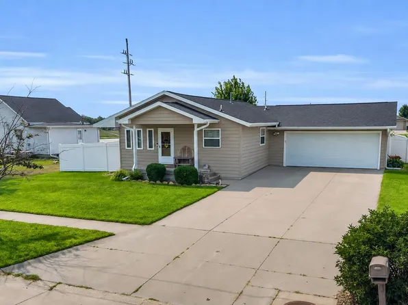 1105 E 16th St, Kearney, NE 68847