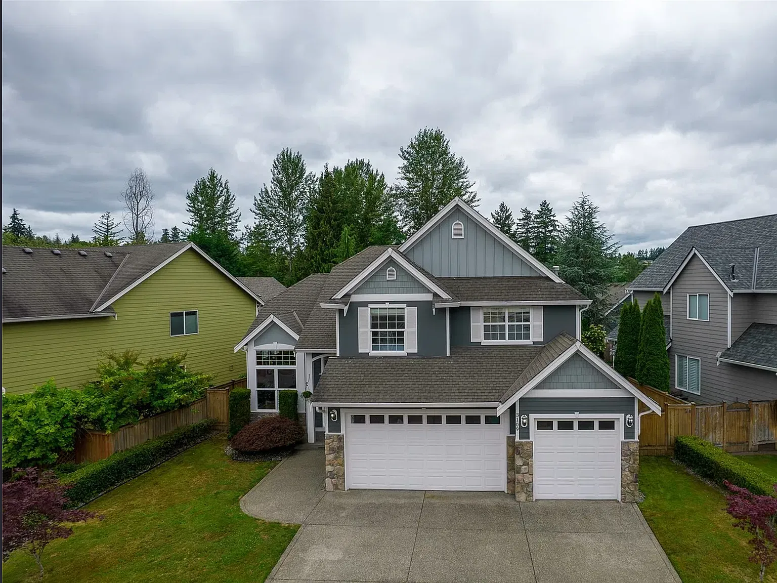 5 bed, 2590 sqft, $4,200 — Photo 3