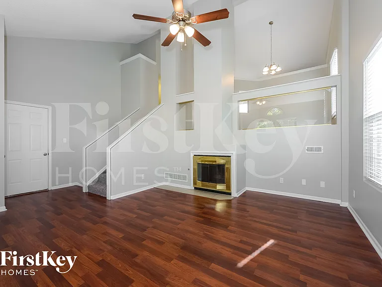 609 Rosehill Dr — Photo 6