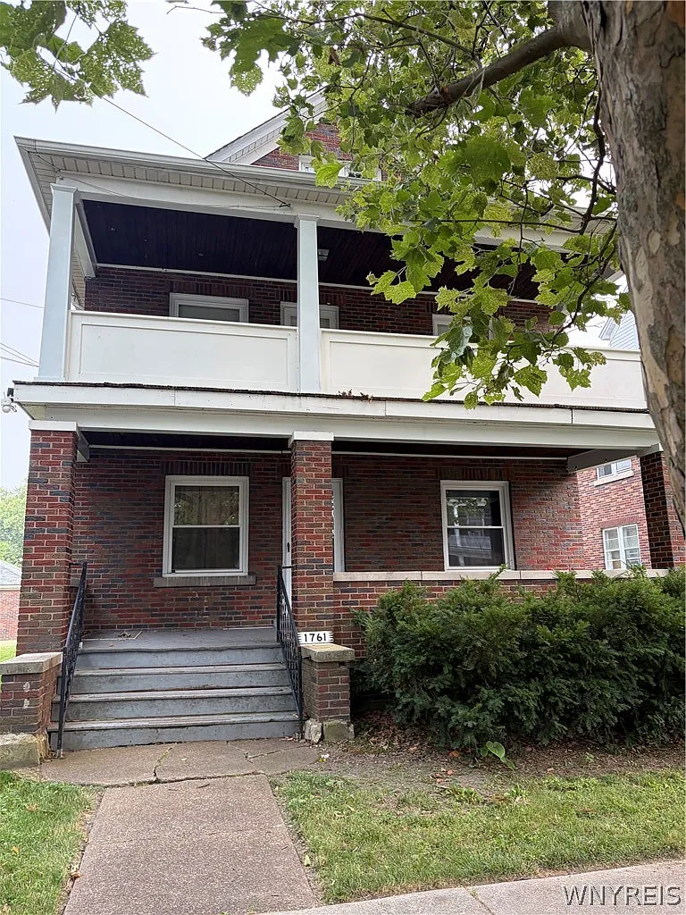 2 bed, 1.0 bath, 988 sqft, $1,000 — Photo 1