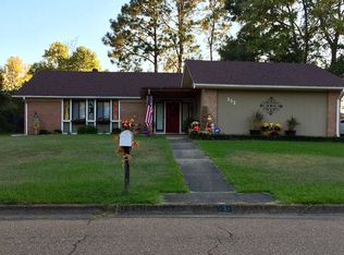 302 Hampton St, Clinton, MS 39056