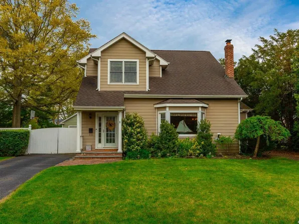 51 Marvin Lane, Islip, NY 11751