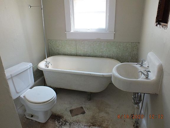 5th image of 135 Wallace Ave