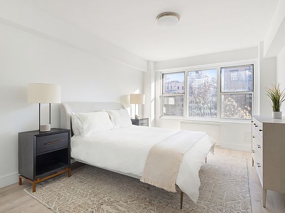 3rd image of 33 Greenwich Ave APT 5H