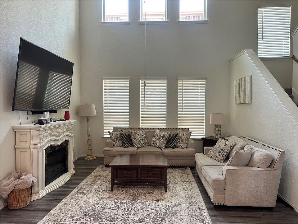1st image of 4007 Bighorn Dr
