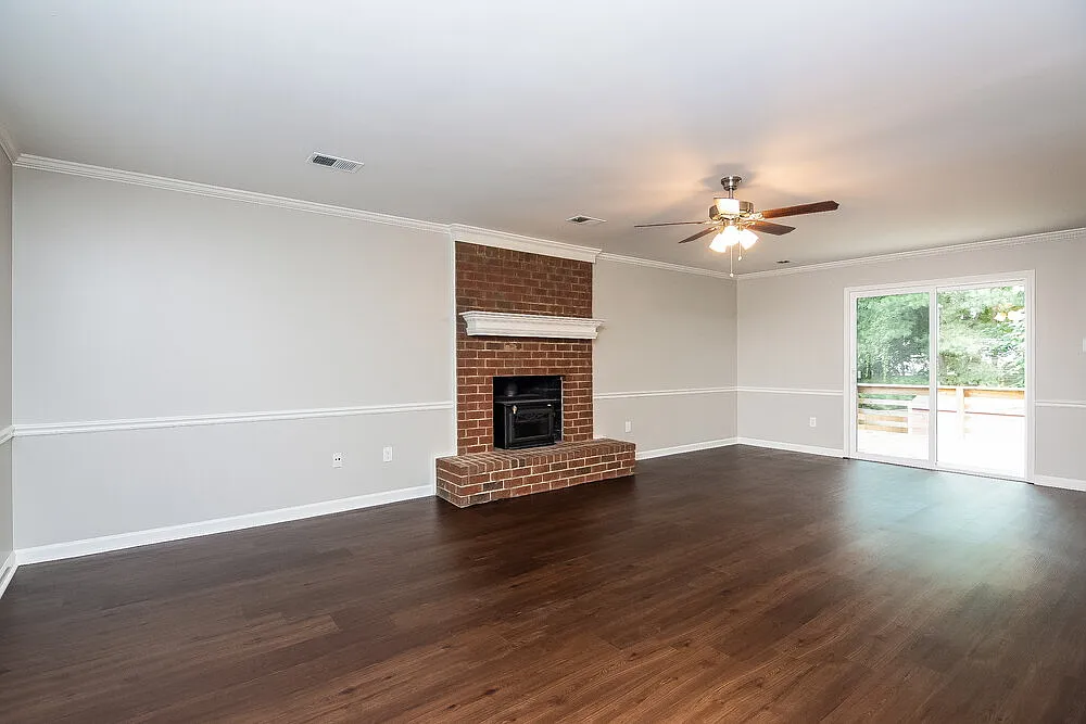 4 bed, 2.5 bath, 2263 sqft, $2,205 — Photo 2