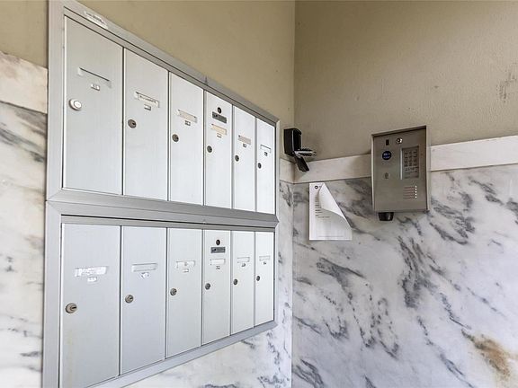 3rd image of 5635 Waterman Blvd