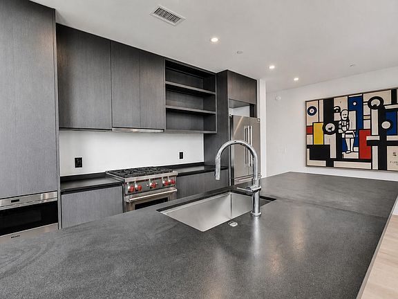 4th image of 610 Davis St #2205