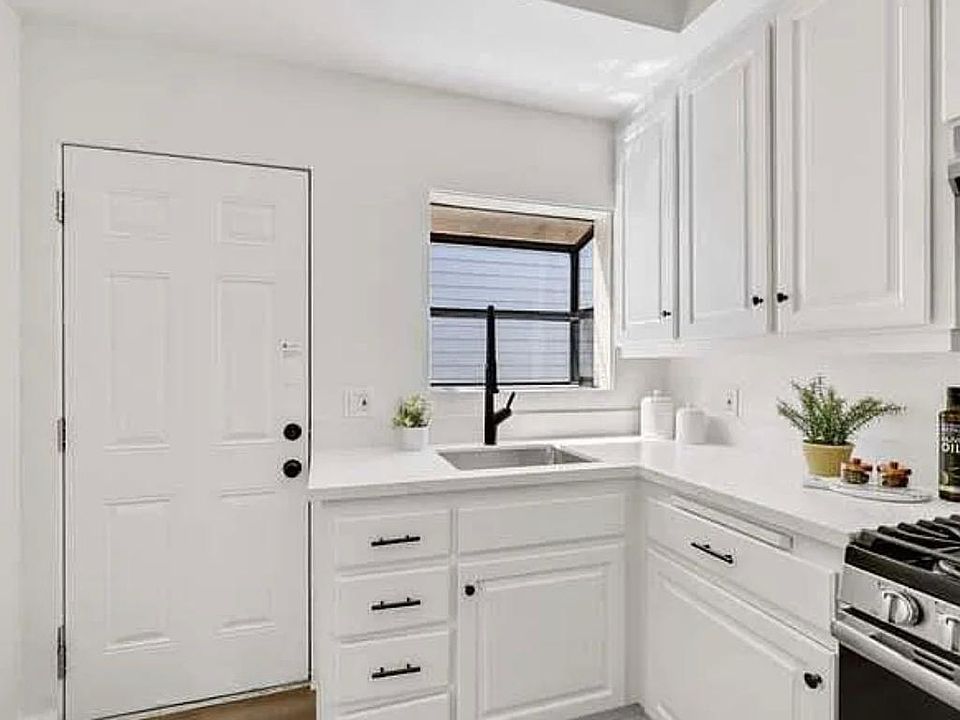 1st image of 3550 Poe St